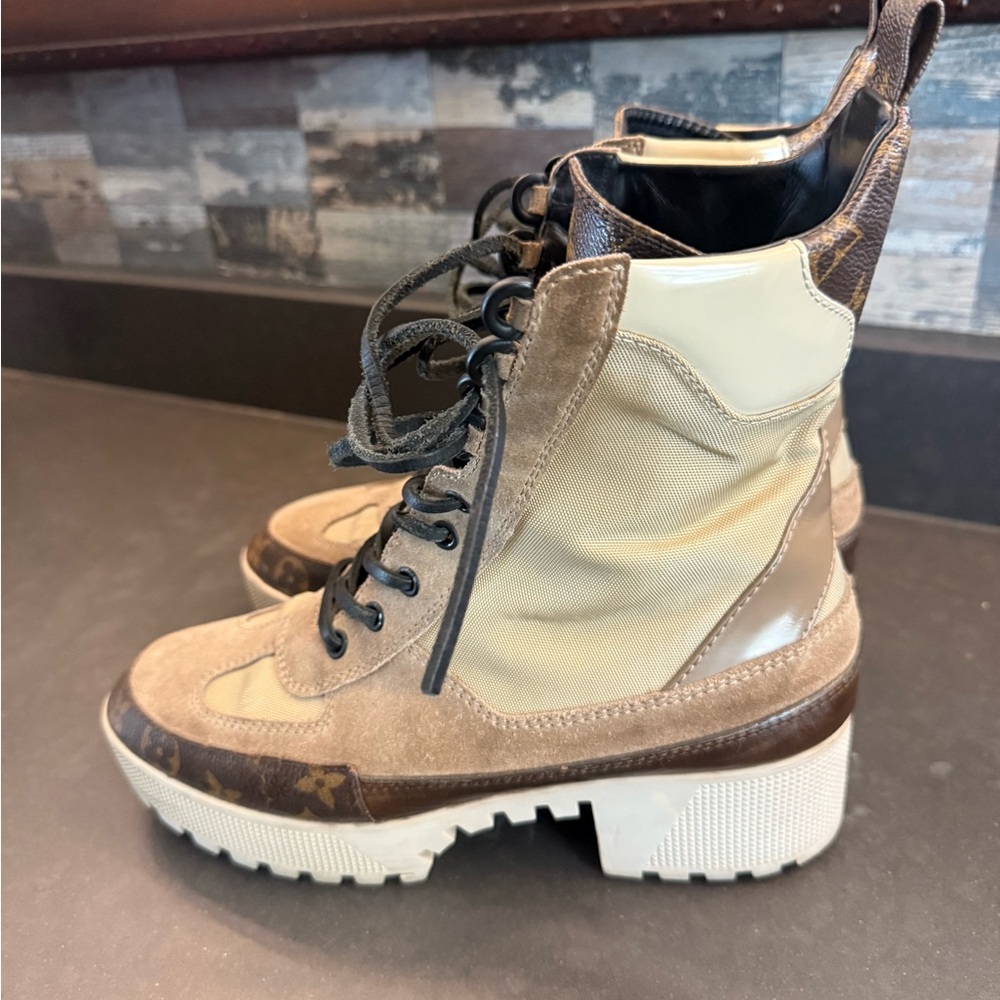 Louis Vuitton Beige and Brown Lace Up Laureate Desert Boots 39
